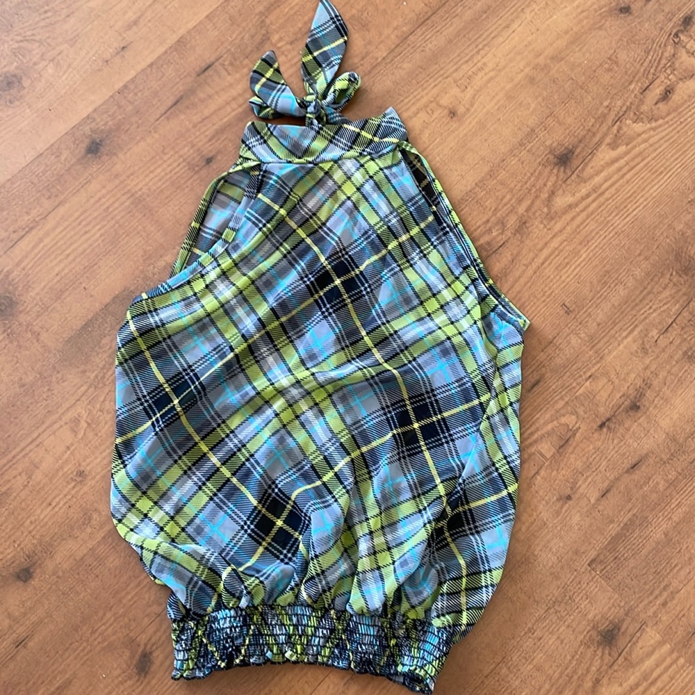 Sirens grey and green plaid sleeveless blouse.